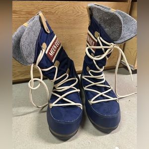 Size US 7 (fits size 8 Women’s) Navy/Tan/Red Tecnica MOON BOOTS